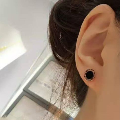 ペア アクセサリー ピアス 円形浮彫り文様