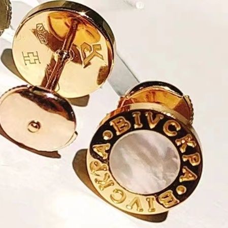 ペア アクセサリー ピアス 円形浮彫り文様