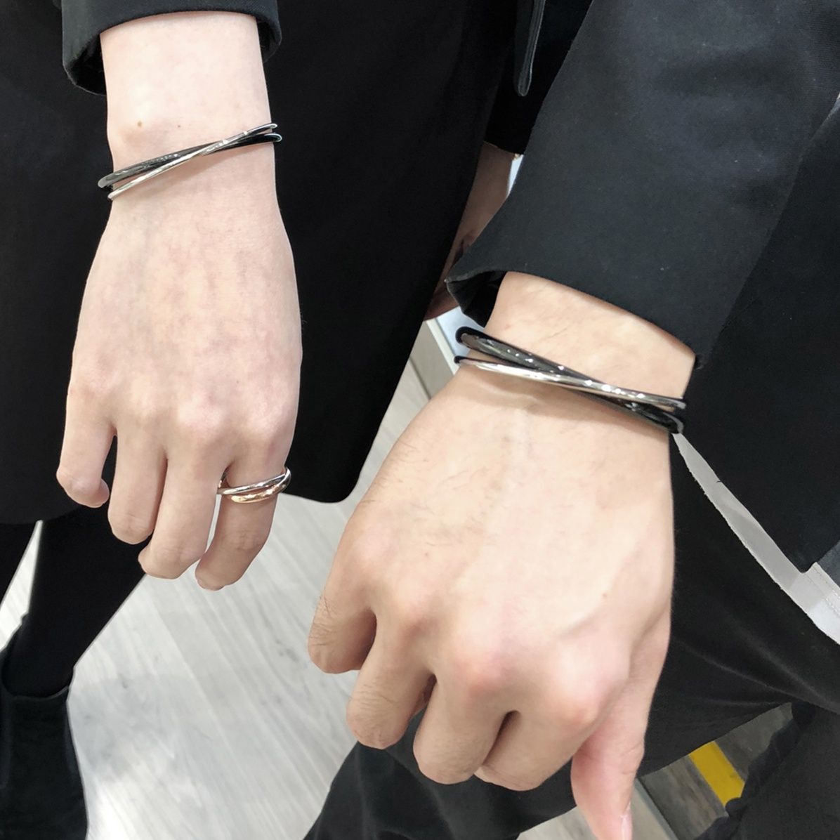 ペア アクセサリー 二重奏のねじれバングル
