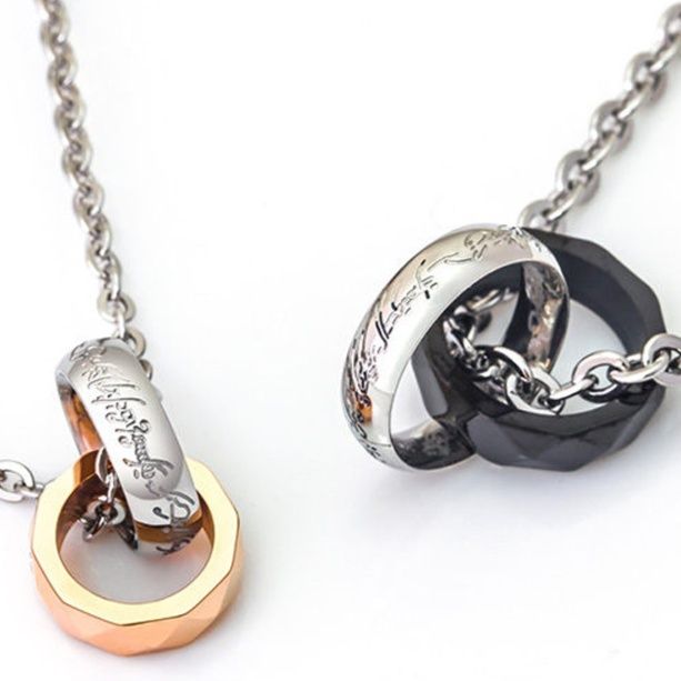 ペア アクセサリー 二連リングモチーフ刻印入りペアネックレス