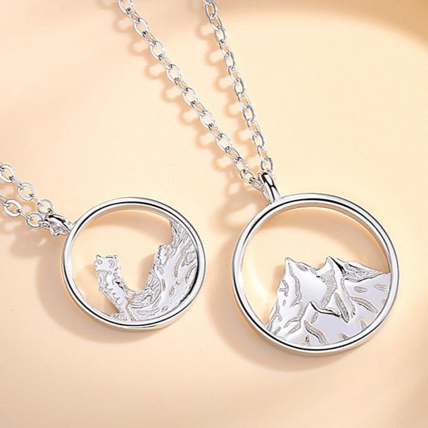 ペア アクセサリー 山と海のモチーフ 円形プレート ペアネックレス