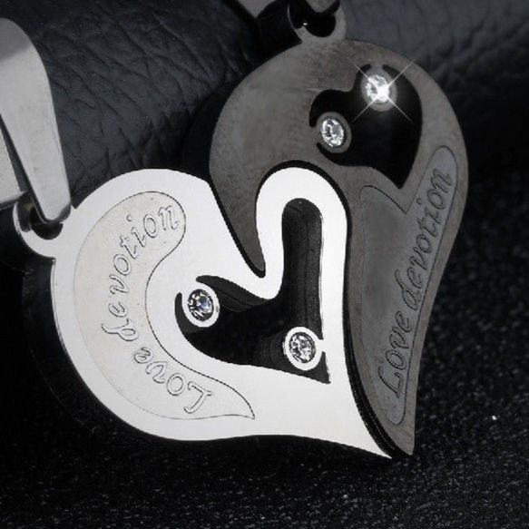 ペア アクセサリー ハート型パズル合わせペアネックレス