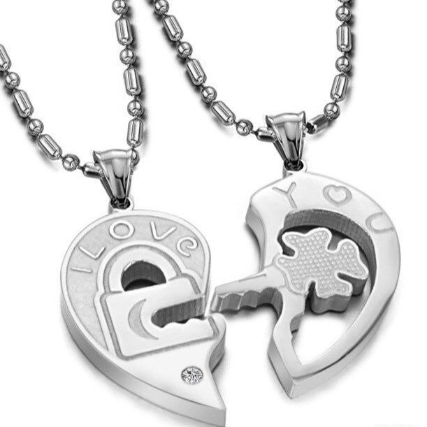 ペア アクセサリー 鍵と錠前のハート型ペアネックレス