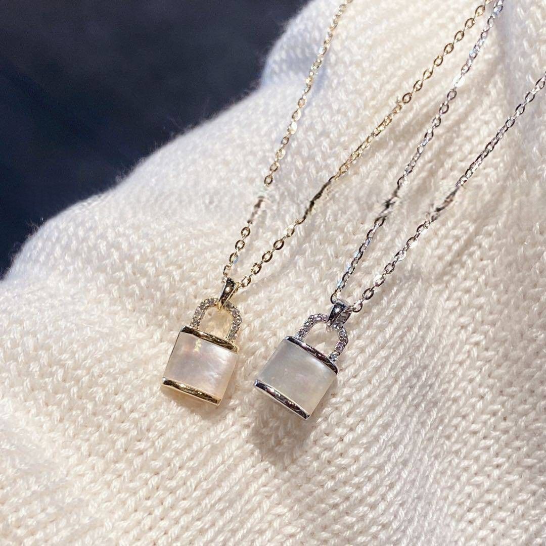 ペア アクセサリー 南京錠モチーフ絆を繋ぐペアネックレス