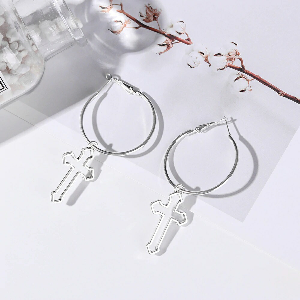 ペア アクセサリー 輪っか十字架ピアス２個セット