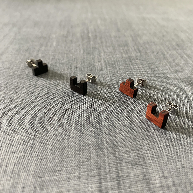 ペア アクセサリー ピアス 木目の切り欠き