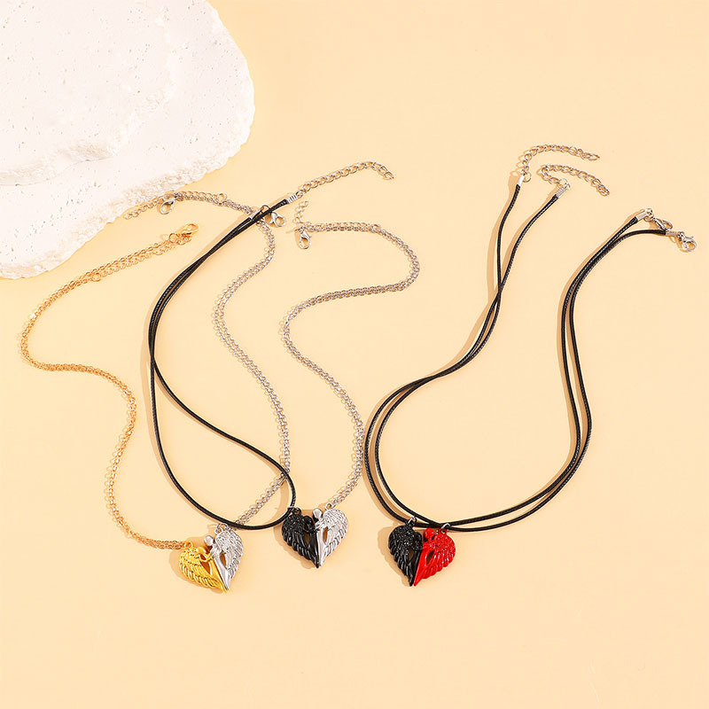 ペア アクセサリー 天使の羽モチーフ ハート型二分割ネックレス