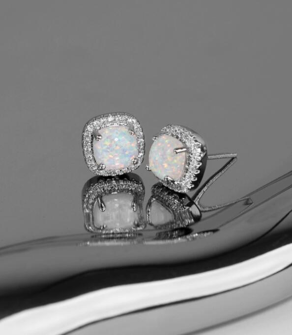 ペア アクセサリー 虹色オパール風ペアピアス 男女兼用スタッドタイプ