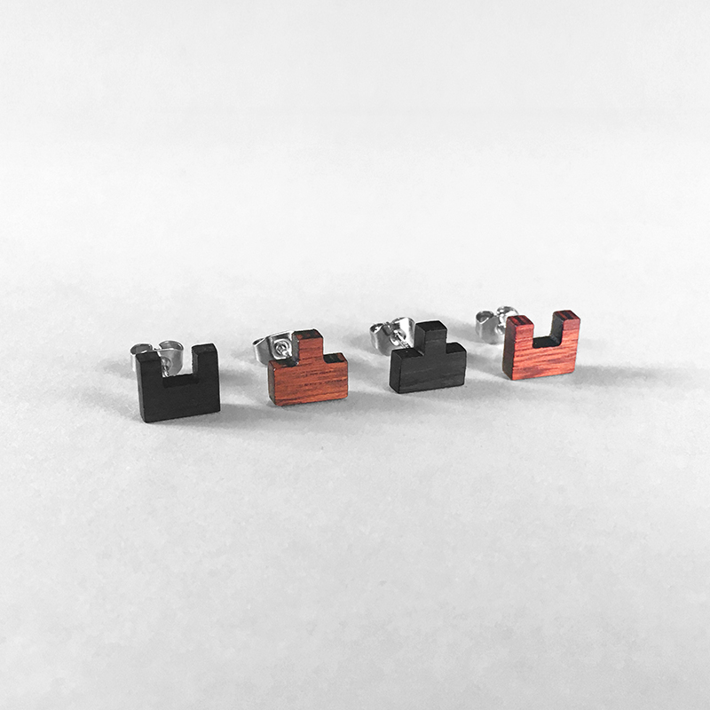 ペア アクセサリー ピアス 木目の切り欠き