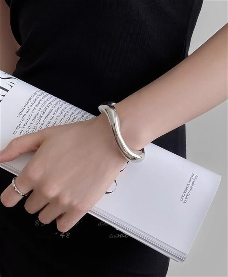 ペア アクセサリー 波模様金属製開閉式バングル カップル向けペアアクセサリー