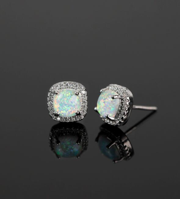 ペア アクセサリー 虹色オパール風ペアピアス 男女兼用スタッドタイプ