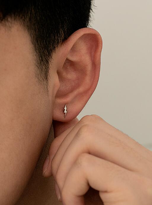 ペア アクセサリー 稲妻モチーフ男女兼用ピアス