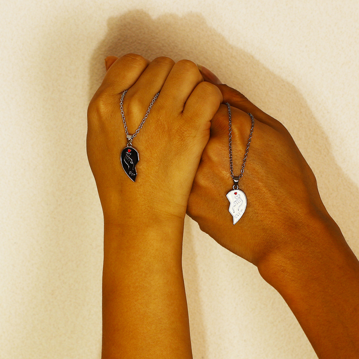 ペア アクセサリー 永遠の約束ハート型小指モチーフペアネックレス