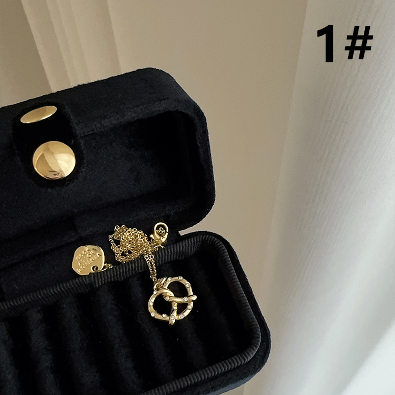 ペア アクセサリー 錆びにくいハート型ペアネックレス 優しいデザイン