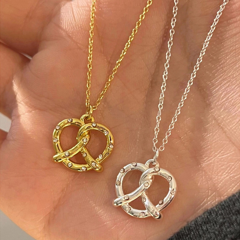 ペア アクセサリー 錆びにくいハート型ペアネックレス 優しいデザイン