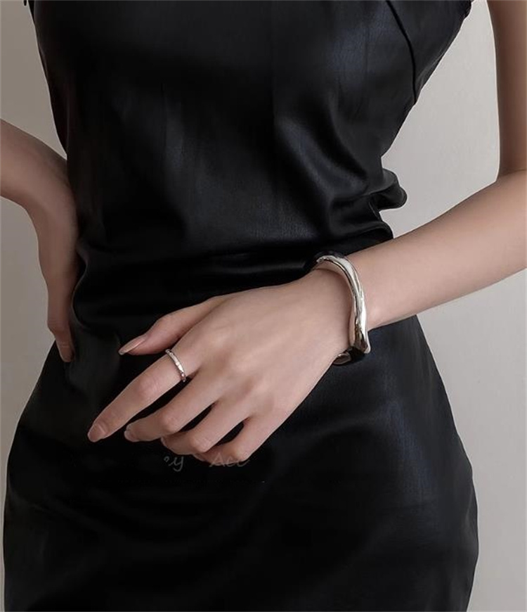 ペア アクセサリー 波模様金属製開閉式バングル カップル向けペアアクセサリー