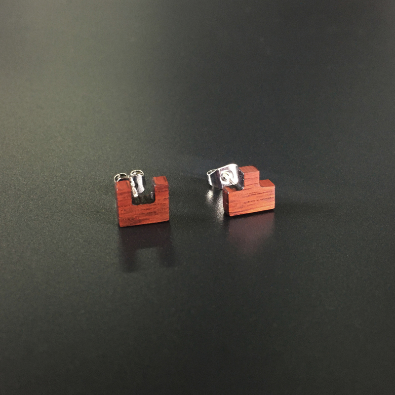 ペア アクセサリー ピアス 木目の切り欠き