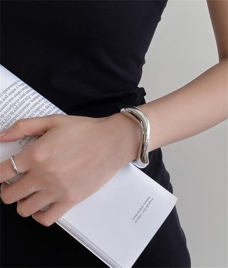 ペア アクセサリー 波模様金属製開閉式バングル カップル向けペアアクセサリー