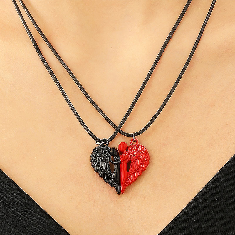 ペア アクセサリー 天使の羽モチーフ ハート型二分割ネックレス