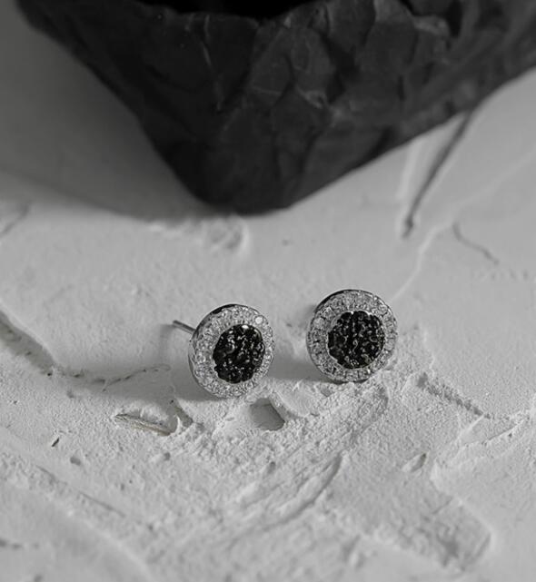 ペア アクセサリー カップル お揃い 円形 ピアス 黒白 ラインストーン