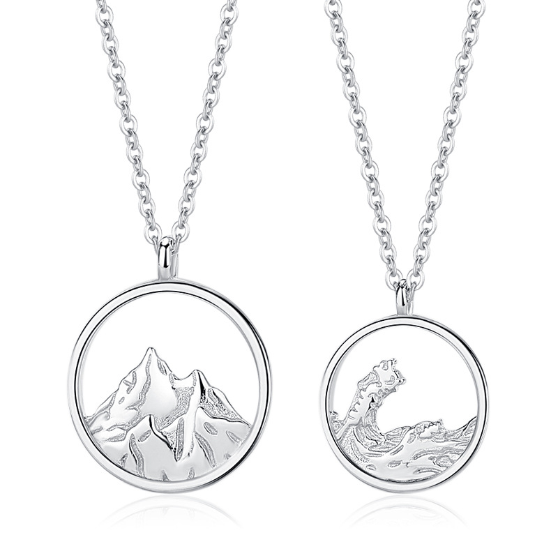 ペア アクセサリー 山と海のモチーフ 円形プレート ペアネックレス