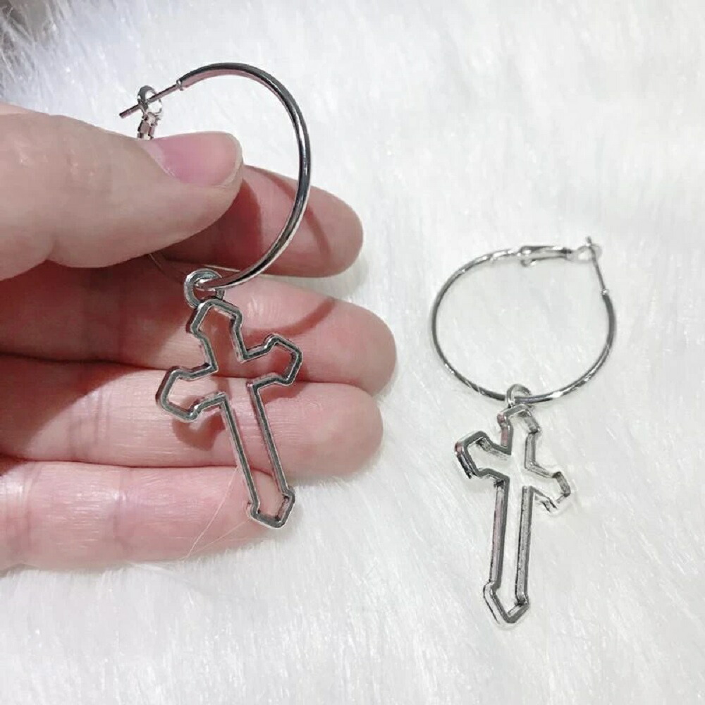 ペア アクセサリー 輪っか十字架ピアス２個セット