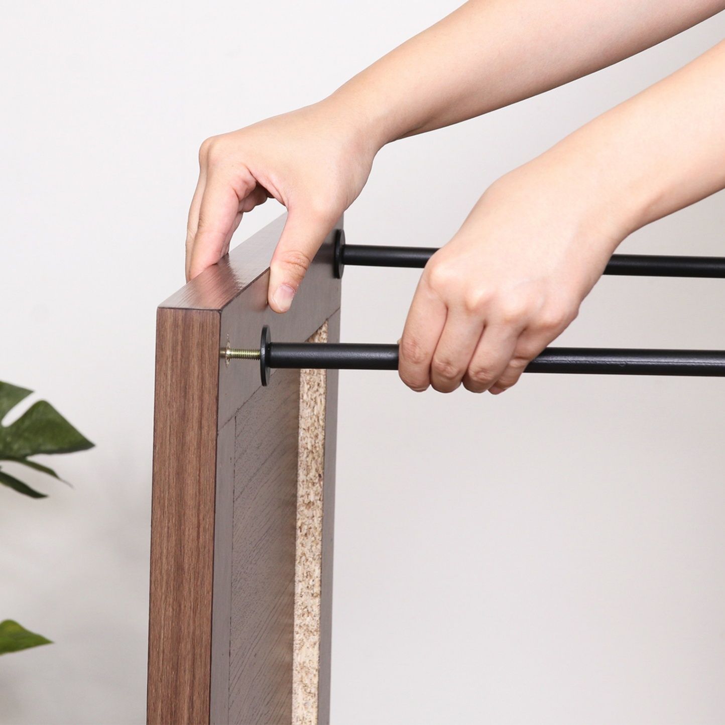 ベッドサイドテーブル ねじ込み式大きめサイドテーブル 木目調ブラウン