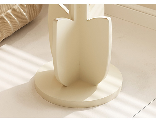 小さめ花形木製ベッドサイドテーブル