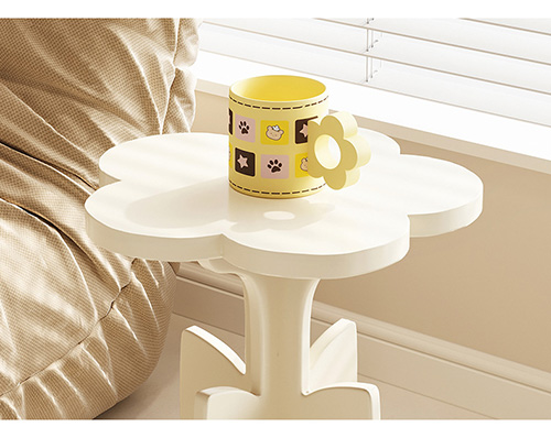 小さめ花形木製ベッドサイドテーブル