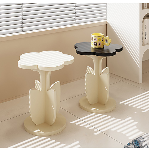 小さめ花形木製ベッドサイドテーブル