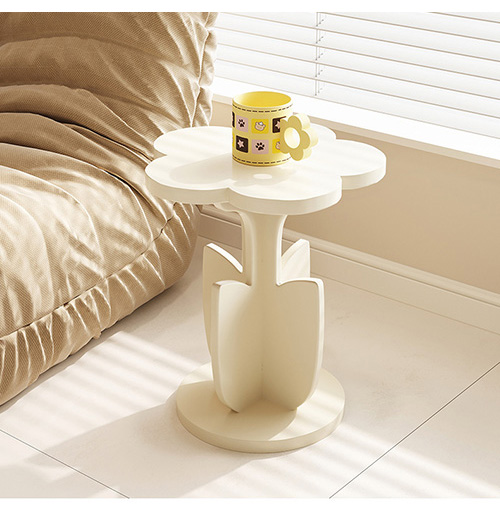 小さめ花形木製ベッドサイドテーブル