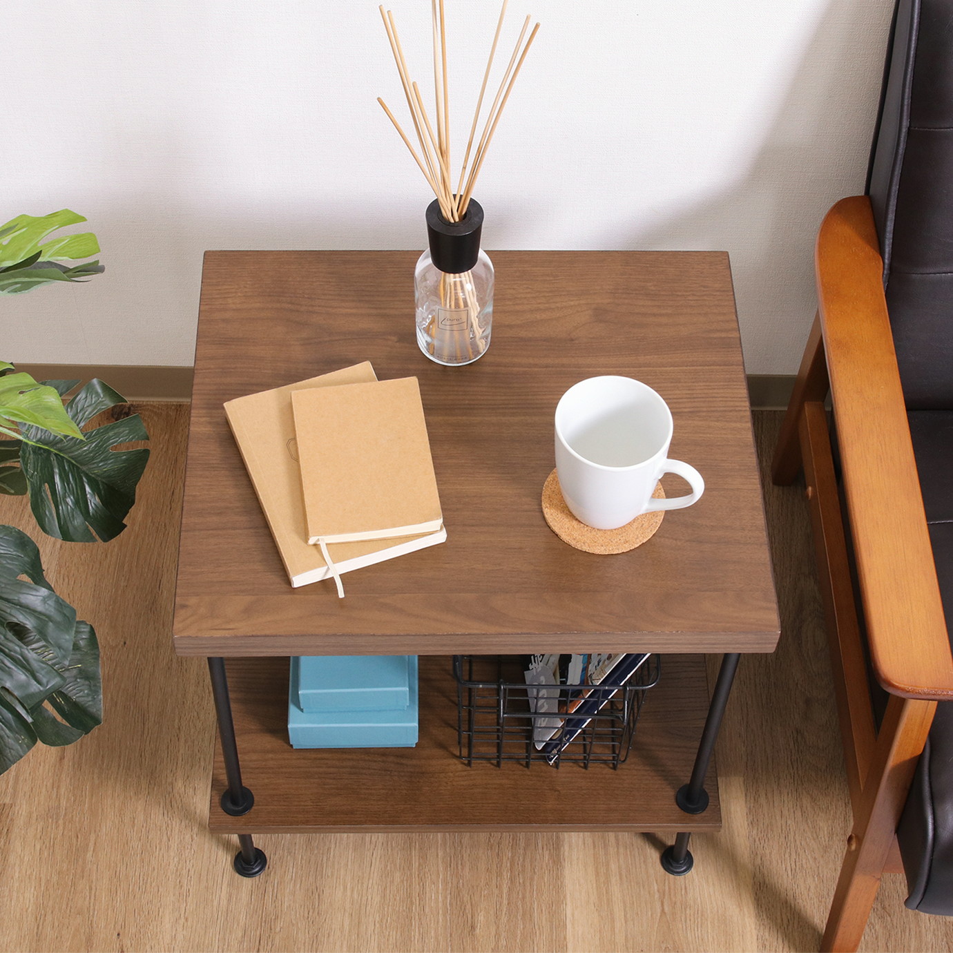 ベッドサイドテーブル ねじ込み式大きめサイドテーブル 木目調ブラウン