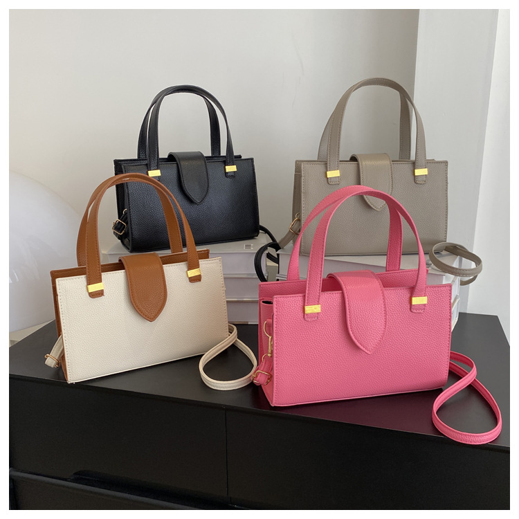 2wayバッグ 上品な金具使いが魅力の本革風　ショルダーバック