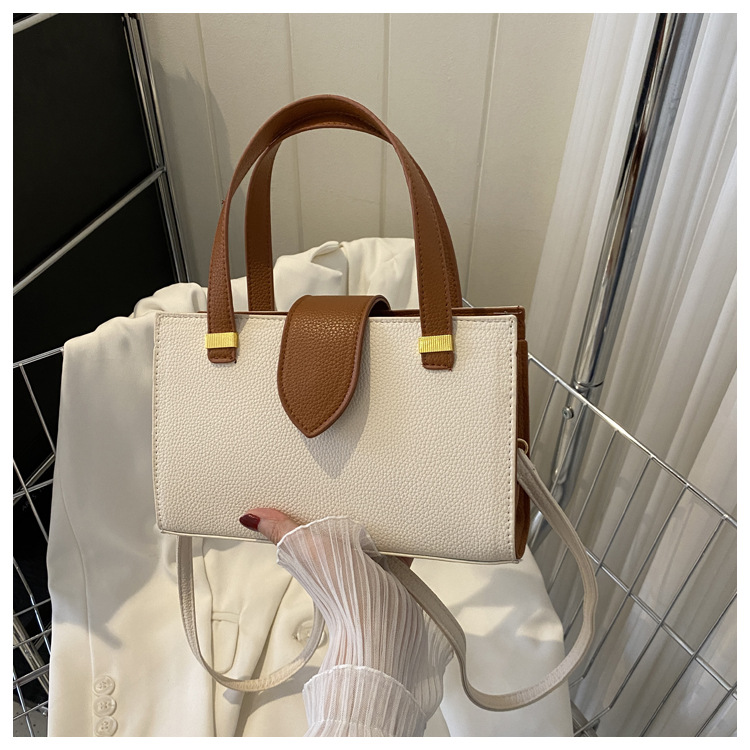 2wayバッグ 上品な金具使いが魅力の本革風　ショルダーバック