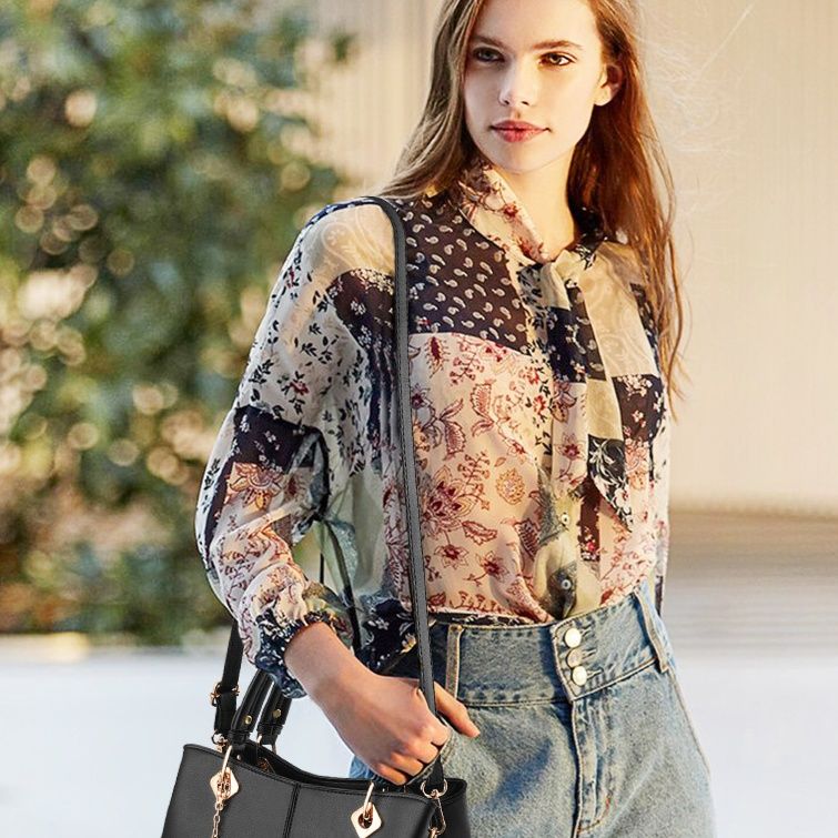 2wayバッグ ハート型チャーム付き上品な手提げショルダーバッグ