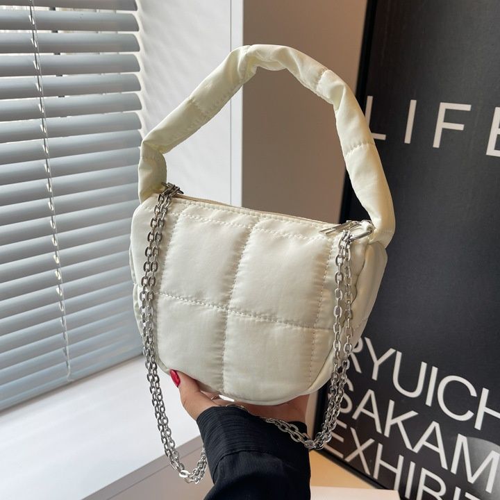 2wayバッグ キルティング風小型半月形ハンドバッグ