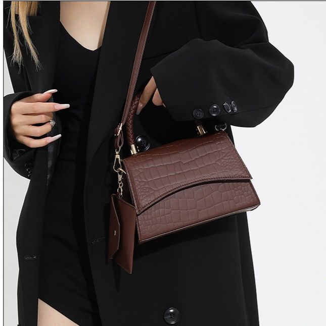 2wayバッグ 編み込みハンドル付きクロコダイル風型押しハンドバッグ