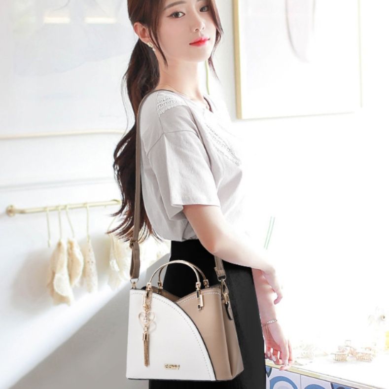 2wayバッグ 配色切替デザインハート飾り付き　ショルダーバッグ