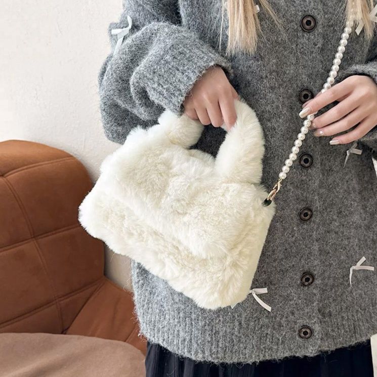 2wayバッグ ふわふわファーハンドバッグ 真珠風チェーン付き