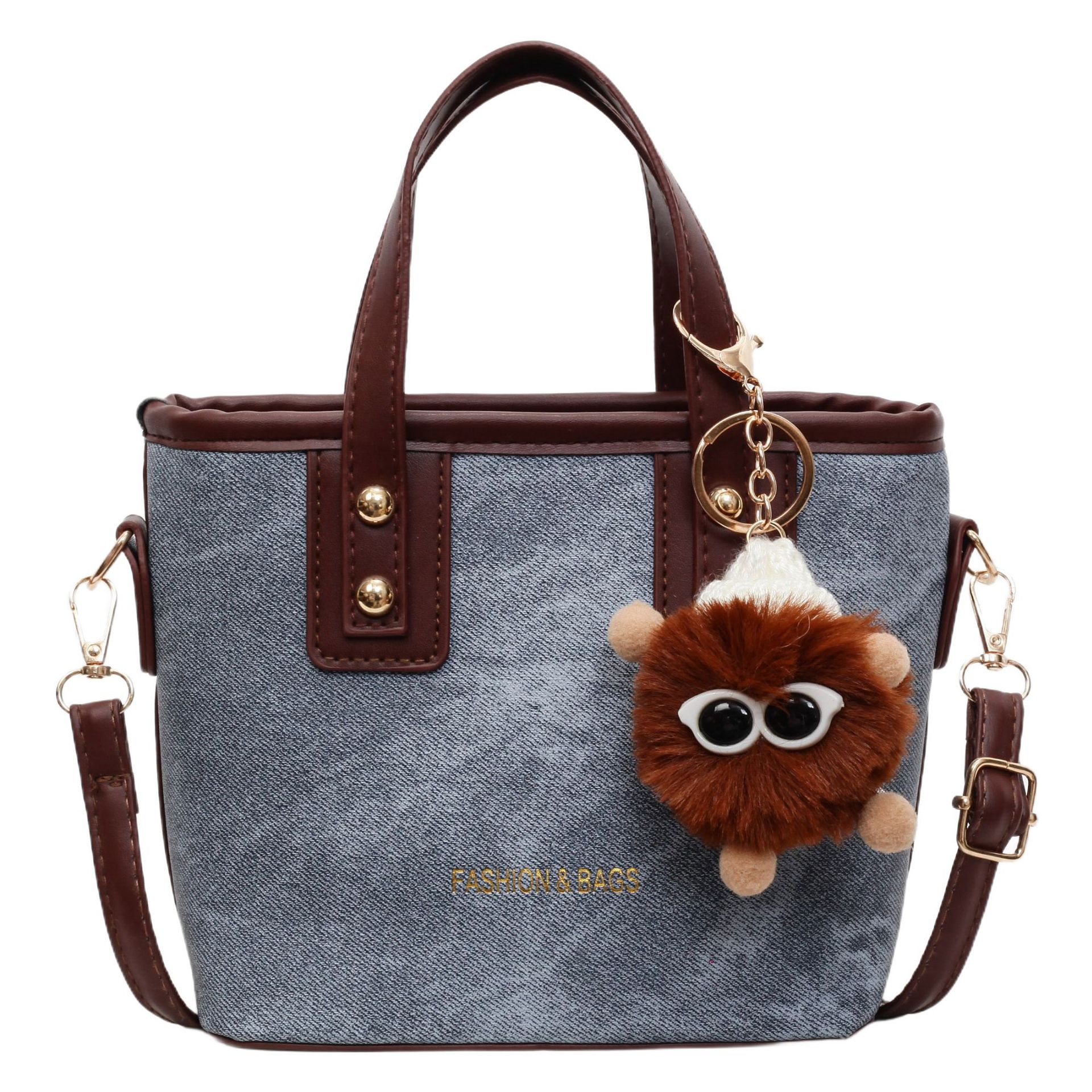 2wayバッグ ふわふわチャーム付き配色コンパクトハンドバッグ　ショルダーバック