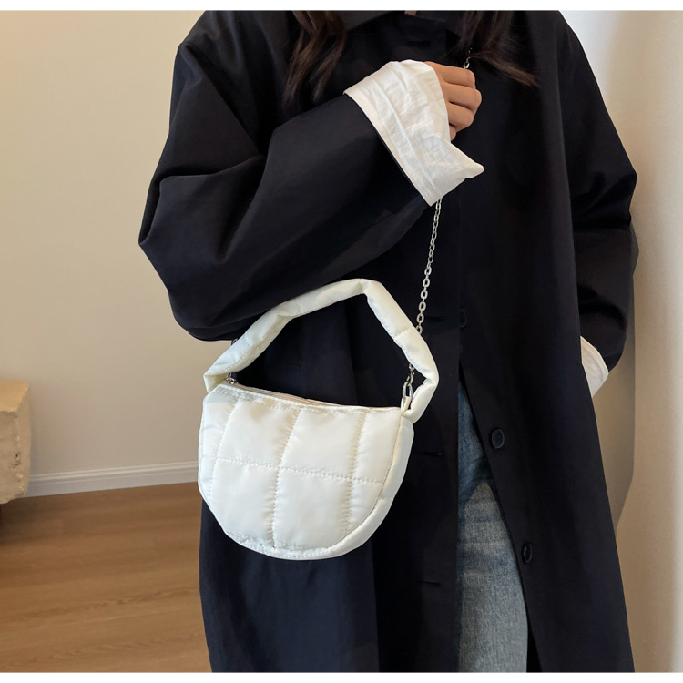 2wayバッグ キルティング風小型半月形ハンドバッグ