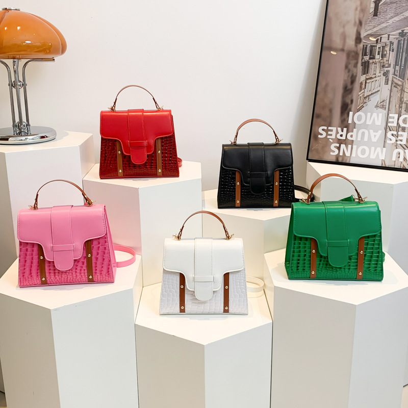 2wayバッグ 型押しデザイン配色ベルト付き　ショルダーバッグ