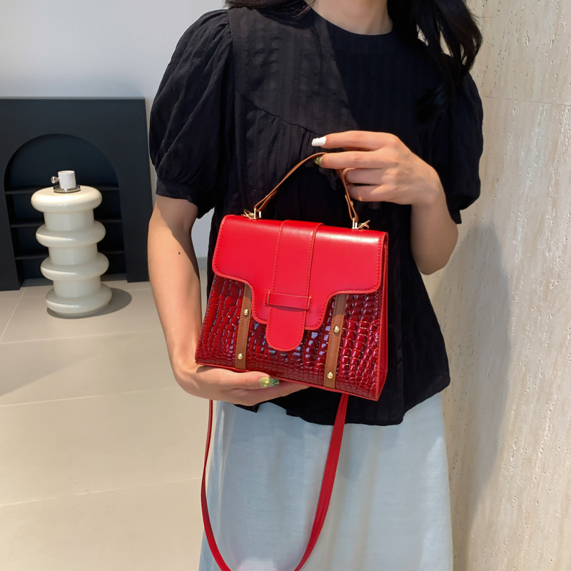 2wayバッグ 型押しデザイン配色ベルト付き　ショルダーバッグ