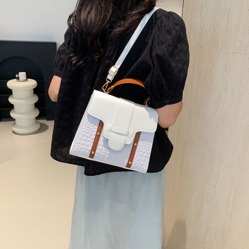 2wayバッグ 型押しデザイン配色ベルト付き　ショルダーバッグ