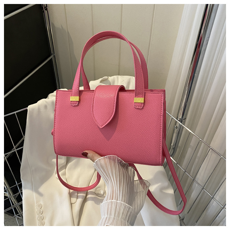 2wayバッグ 上品な金具使いが魅力の本革風　ショルダーバック