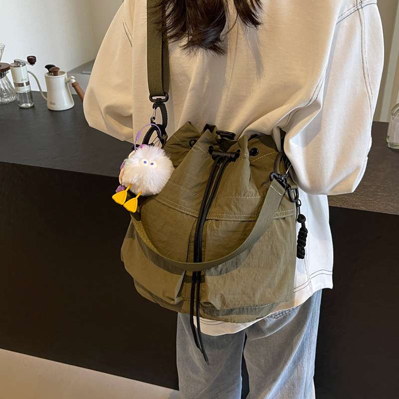 2wayバッグ 巾着型 ショルダーバッグ ファー飾り付き