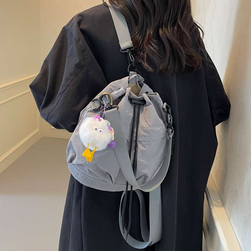 2wayバッグ 巾着型 ショルダーバッグ ファー飾り付き