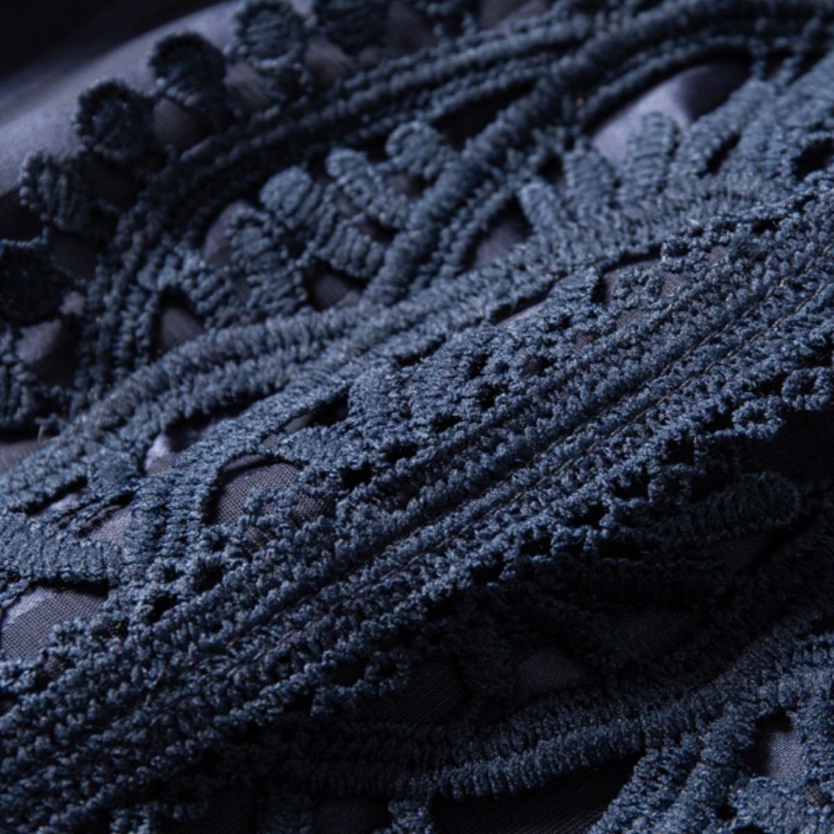 フォーマルカジュアル 優美刺繍のシアーブラウス
