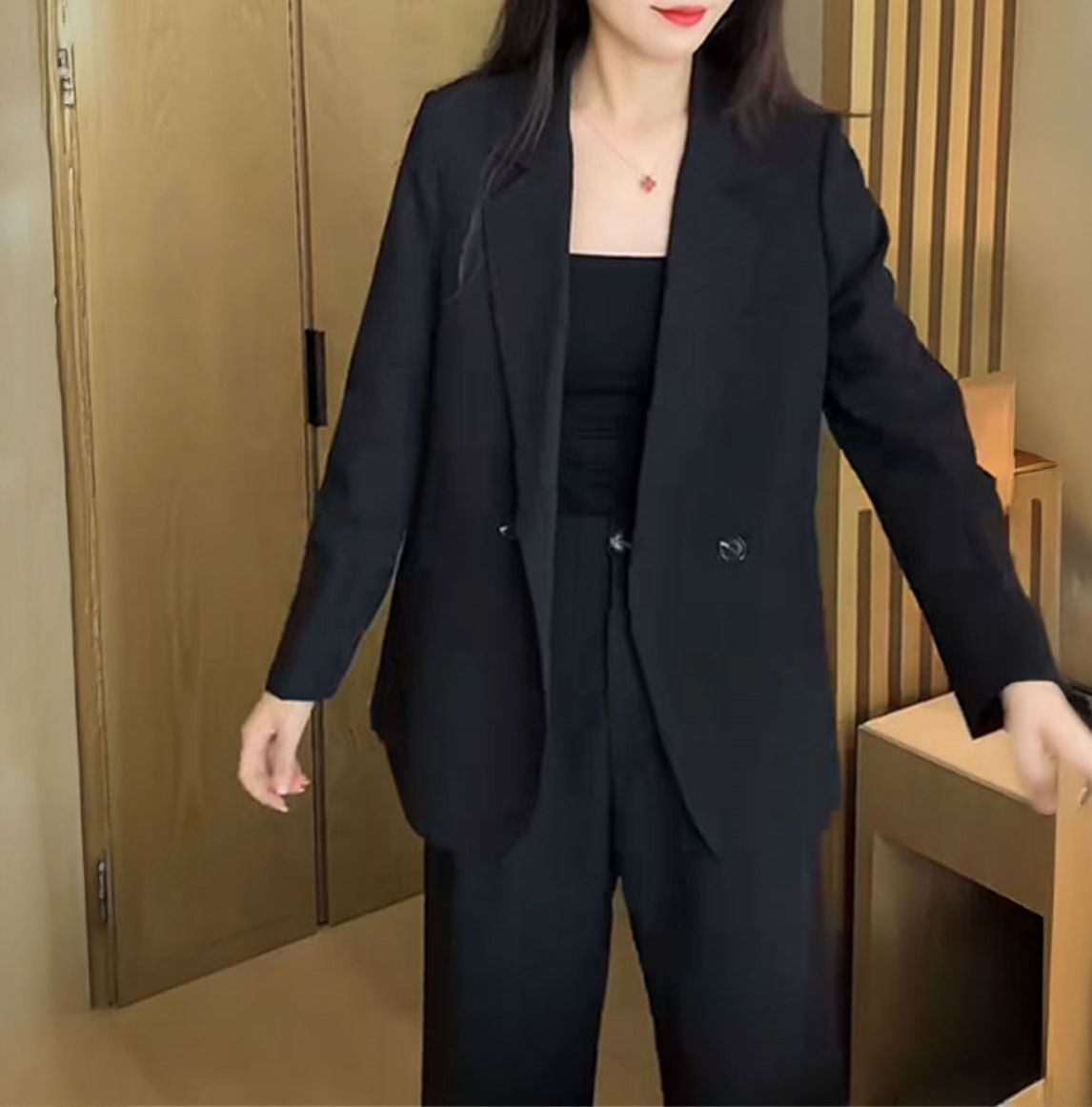 フォーマルカジュアル 洗練ゆったりパンツスーツ