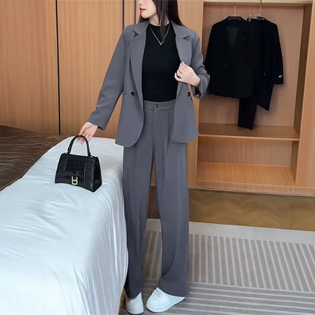 フォーマルカジュアル 洗練ゆったりパンツスーツ